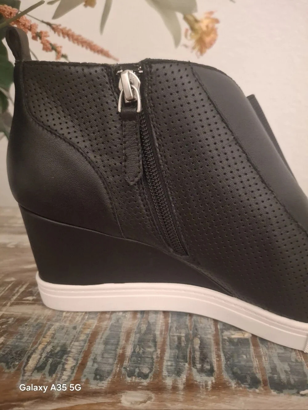 Linea Paolo Felicia Wedge Sneaker Black Platform Shoes Bootie Womens Size: 8.5M